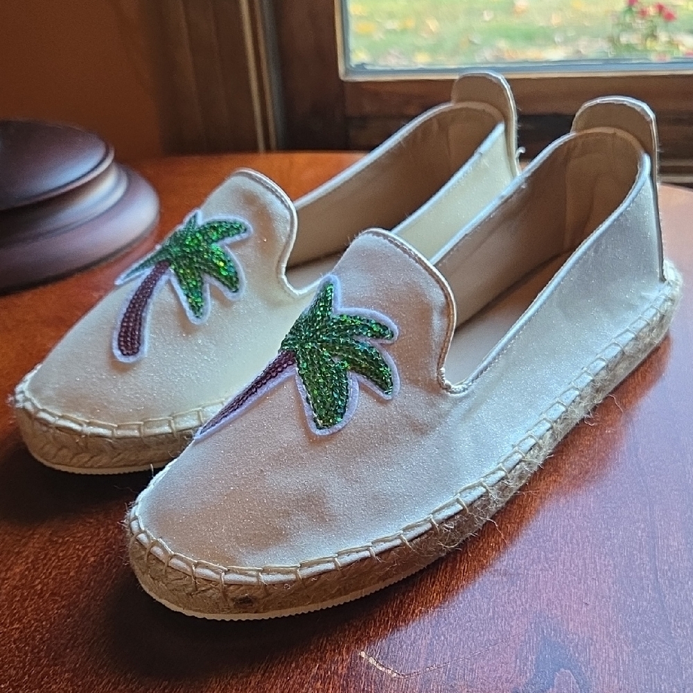 NWOT Charlie Paige Espadrilles